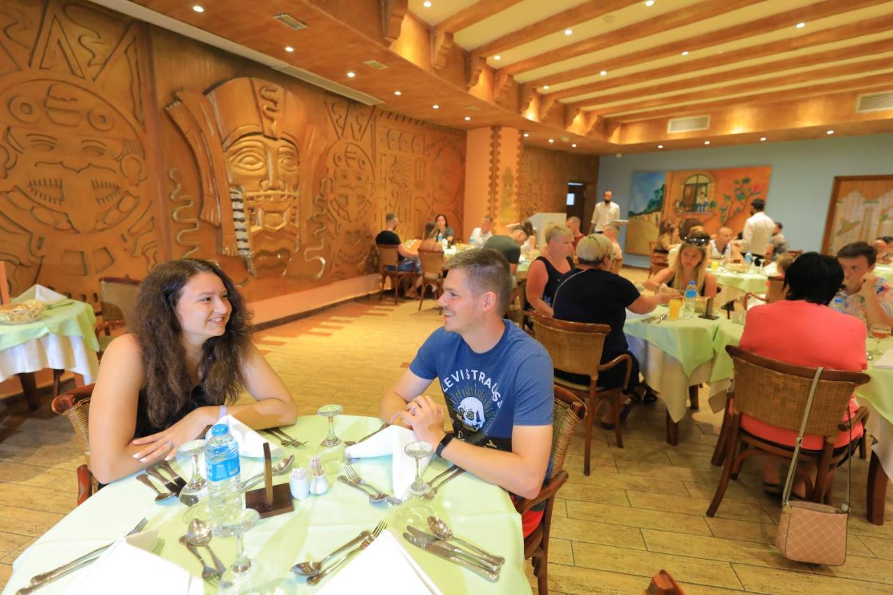 Titanic Palace Families And Couples Only Hurghada Exterior photo The dining room at the hotel