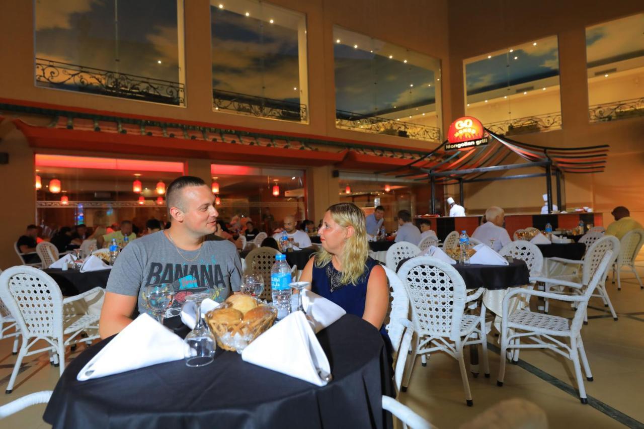 Titanic Palace Families And Couples Only Hurghada Exterior photo The interior of the restaurant