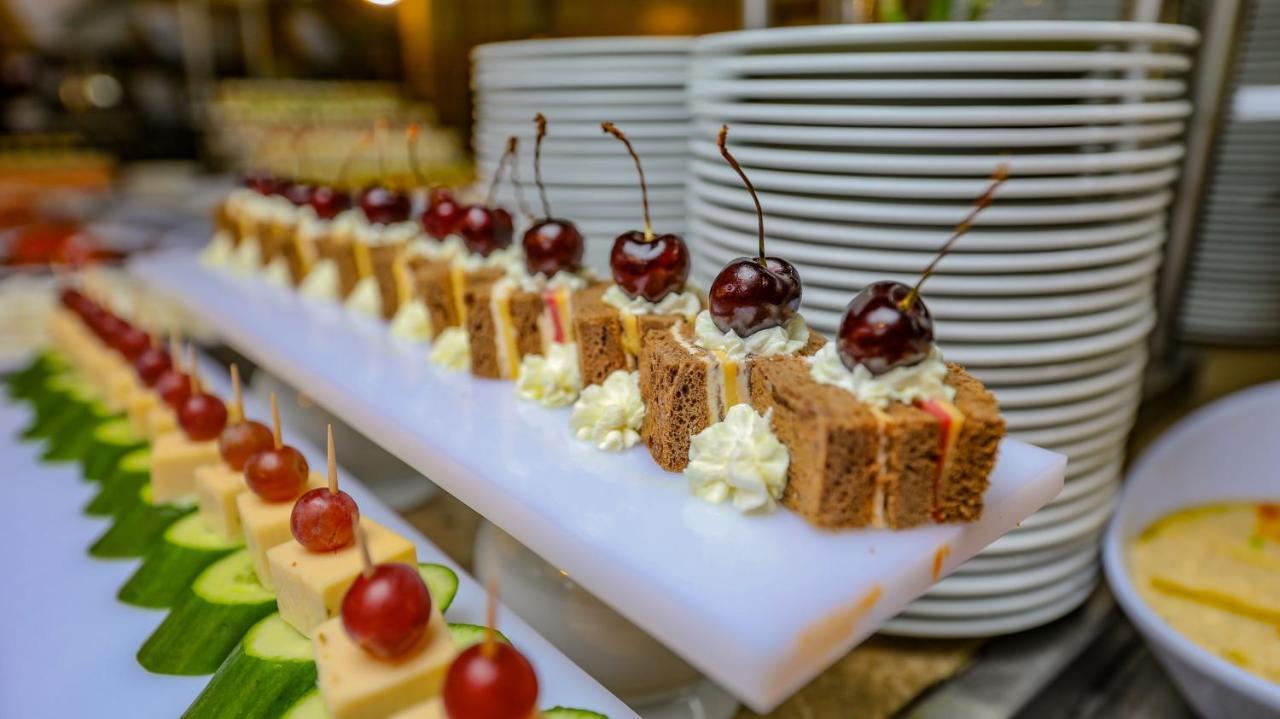 Titanic Palace Families And Couples Only Hurghada Exterior photo Finger food