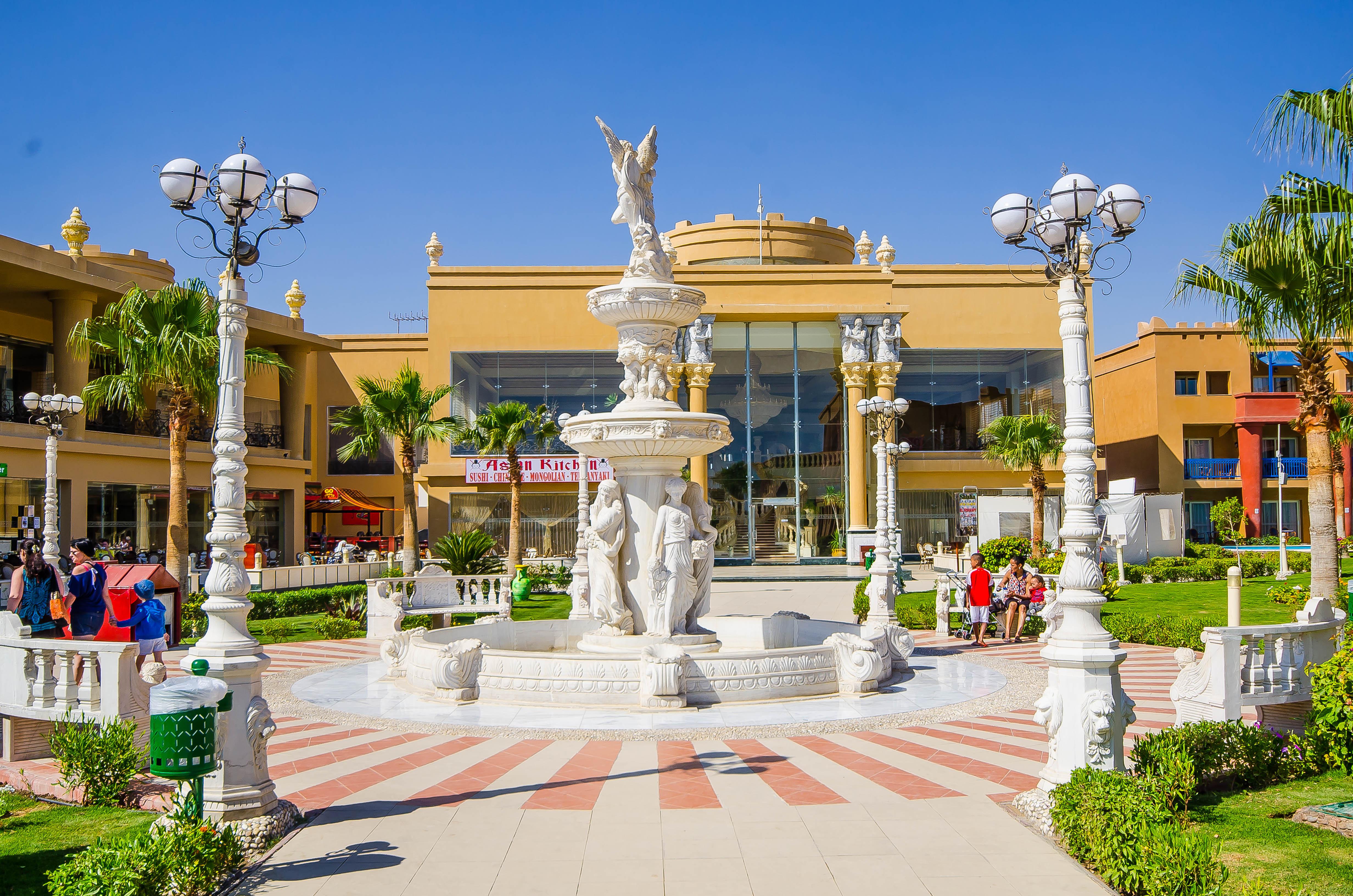 Titanic Palace Families And Couples Only Hurghada Exterior photo Fountain at the entrance of the resort