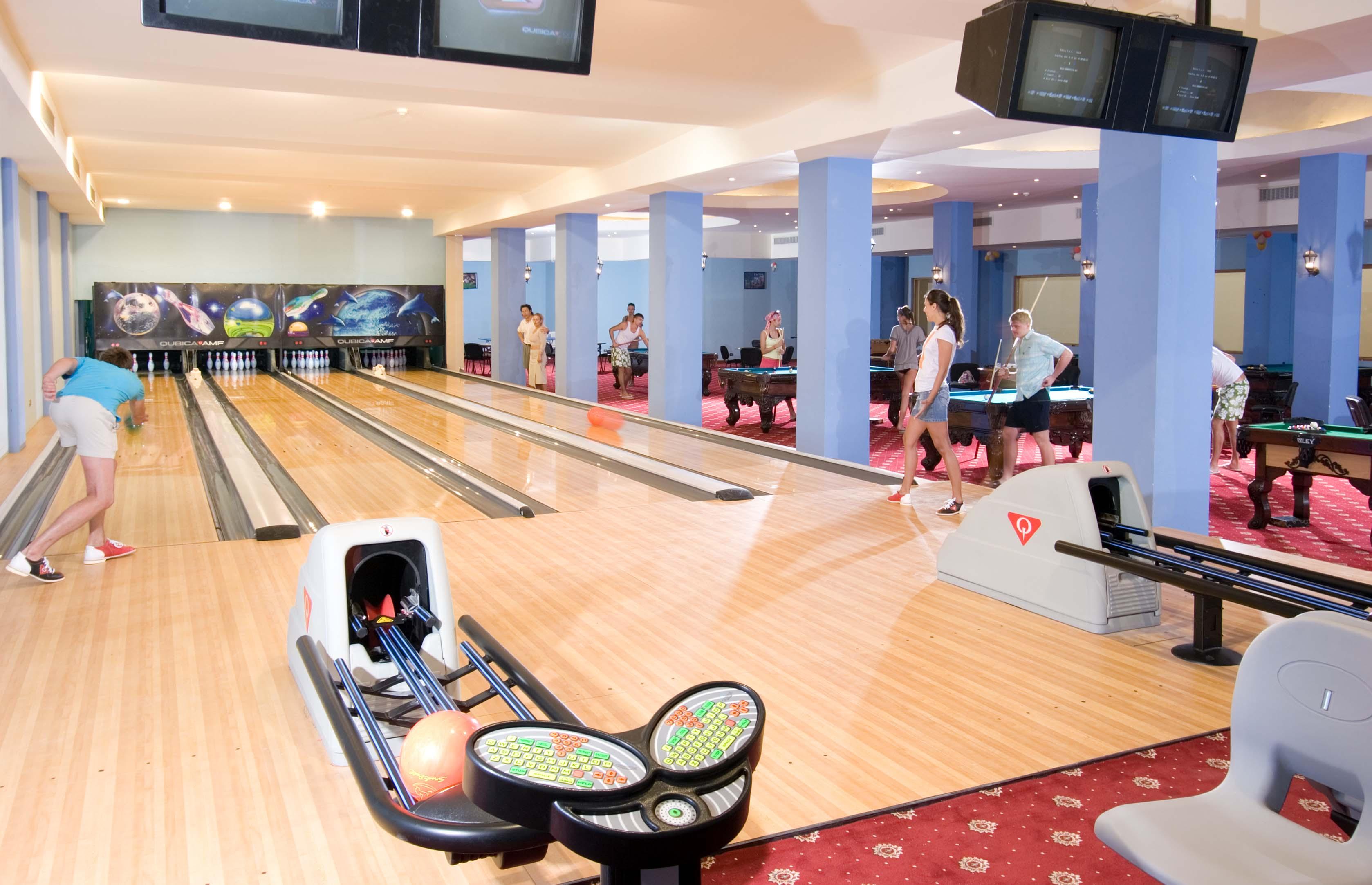 Titanic Palace Families And Couples Only Hurghada Exterior photo Bowling at the hotel