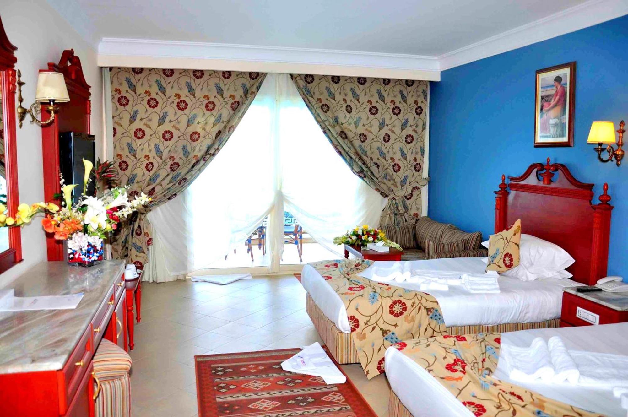 Titanic Palace Families And Couples Only Hurghada Exterior photo A room at the hotel